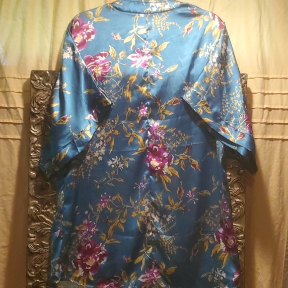 Pretty kimono design short . One Size fits all - Picture 2 of 4